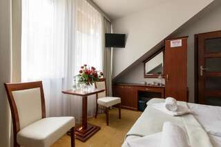 Отель Hotel Skalite Spa & Wellness Щирк Двухместный номер с 1 кроватью или 2 отдельными кроватями-9